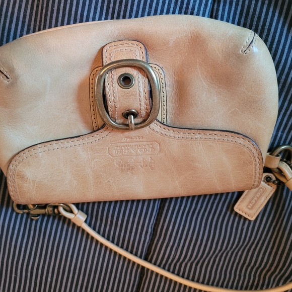 Coach Accessories - Coach Tan Leather Key & Card Holder